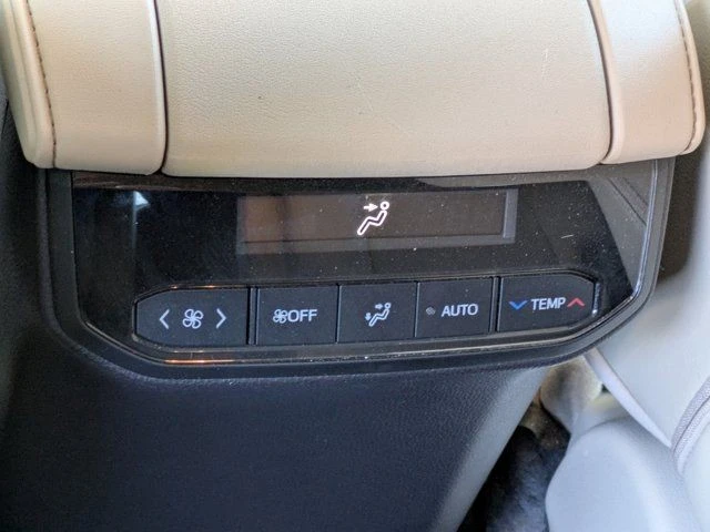 2023 Toyota Highlander - Image 16 of 21