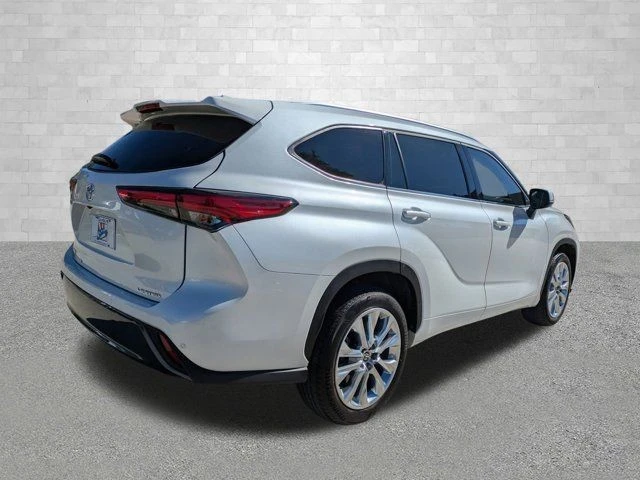 2023 Toyota Highlander - Image 2 of 21