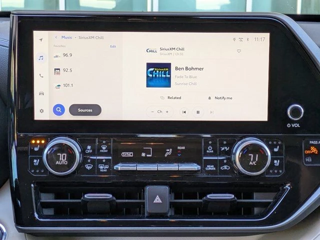 2023 Toyota Highlander - Image 14 of 21