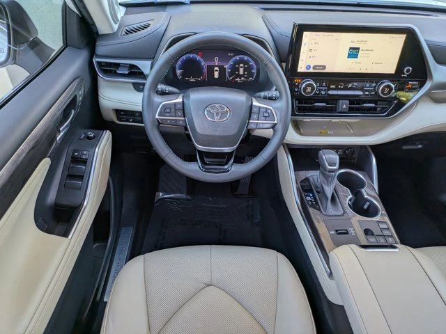 2023 Toyota Highlander - Image 12 of 21