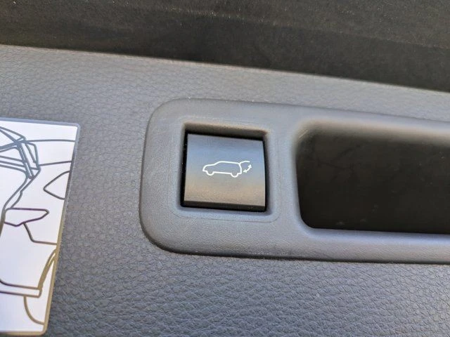 2023 Toyota Highlander - Image 19 of 21