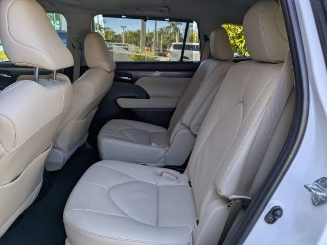 2023 Toyota Highlander - Image 17 of 21