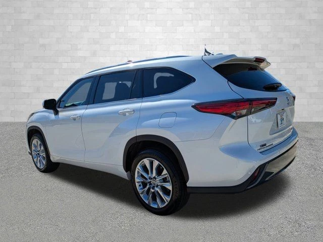 2023 Toyota Highlander - Image 4 of 21