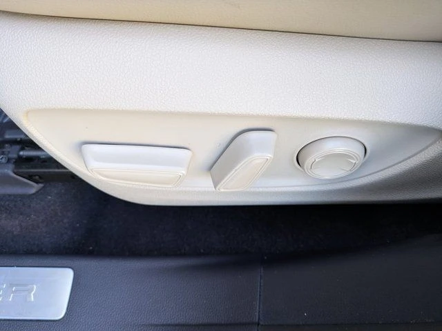 2023 Toyota Highlander - Image 20 of 21