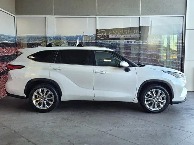 2023 Toyota Highlander - Image 4 of 12