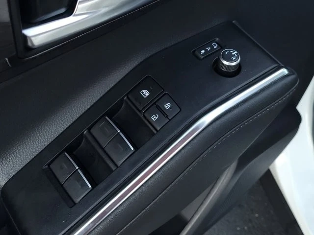 2023 Toyota Highlander - Image 10 of 12