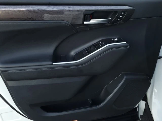 2023 Toyota Highlander - Image 9 of 12