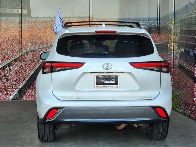 2023 Toyota Highlander - Image 7 of 12