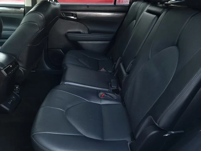 2023 Toyota Highlander - Image 11 of 12