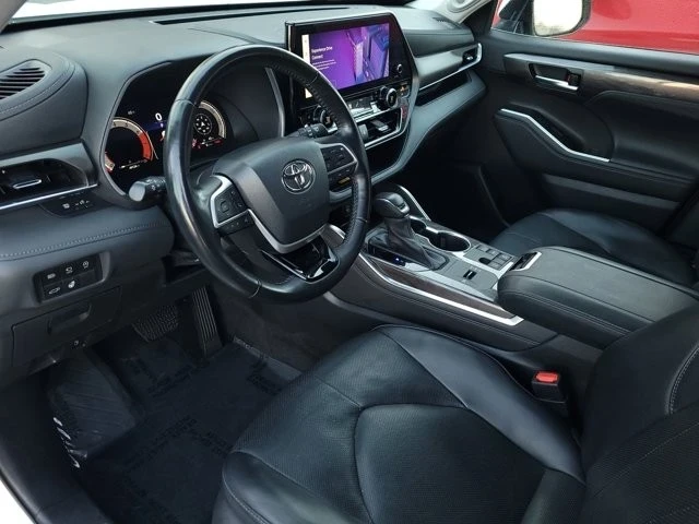 2023 Toyota Highlander - Image 8 of 12