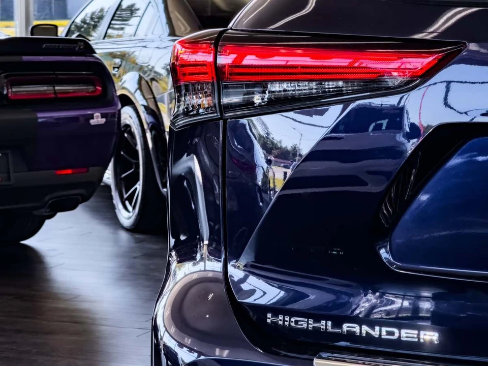 2023 Toyota Highlander - Image 17 of 21