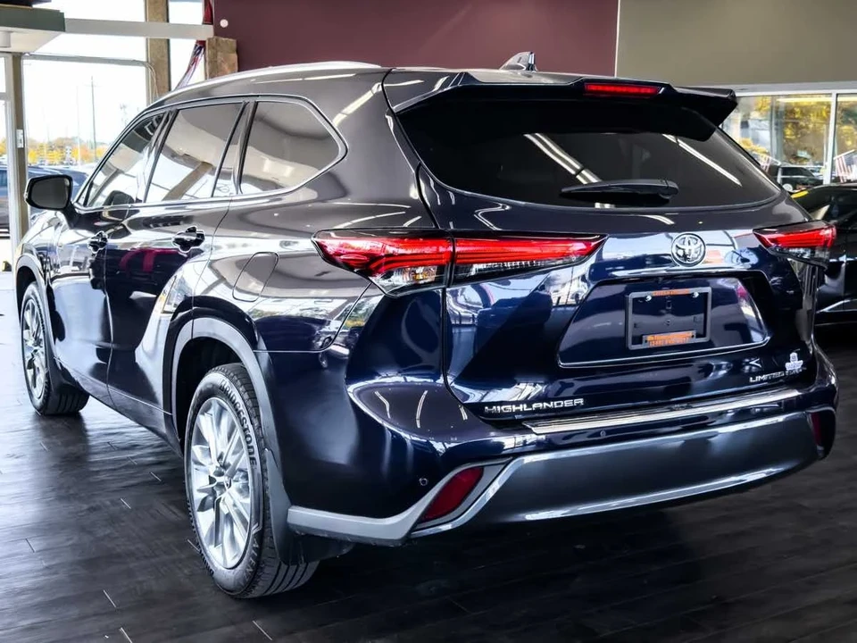 2023 Toyota Highlander - Image 11 of 12