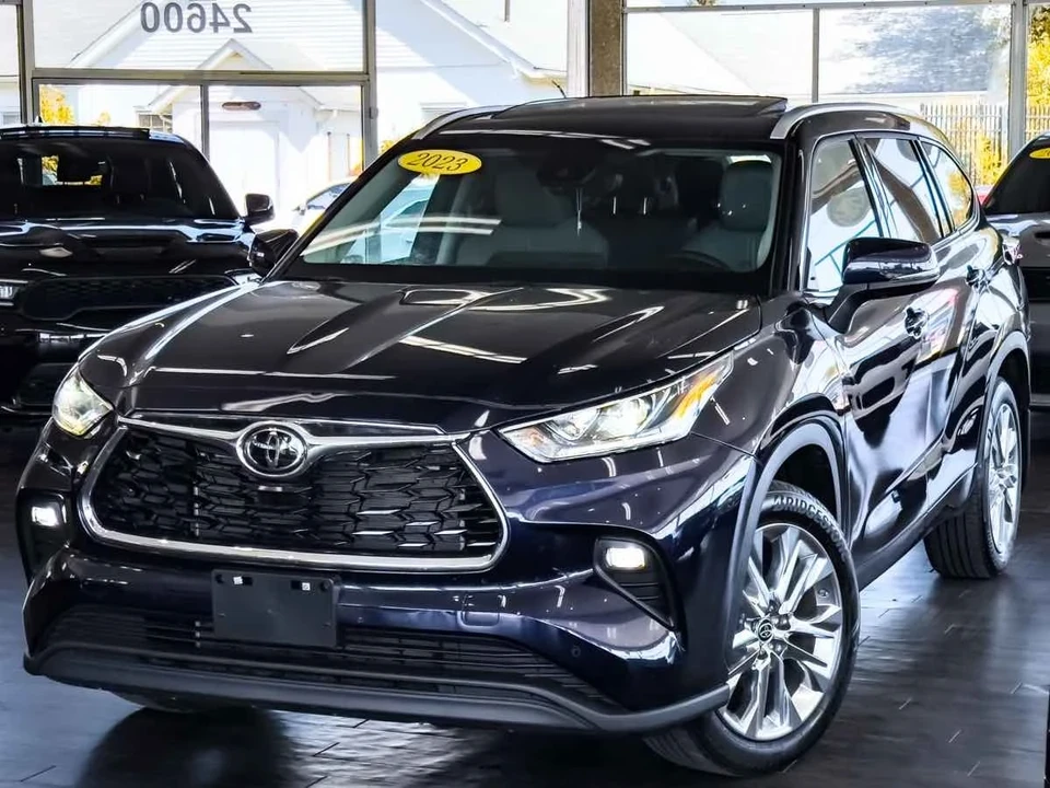 2023 Toyota Highlander - Image 4 of 12