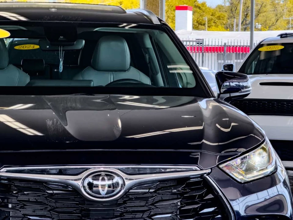 2023 Toyota Highlander - Image 19 of 21