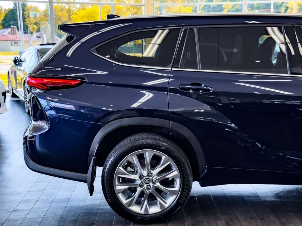 2023 Toyota Highlander - Image 14 of 21