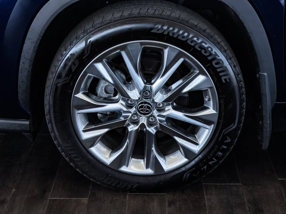 2023 Toyota Highlander - Image 20 of 21
