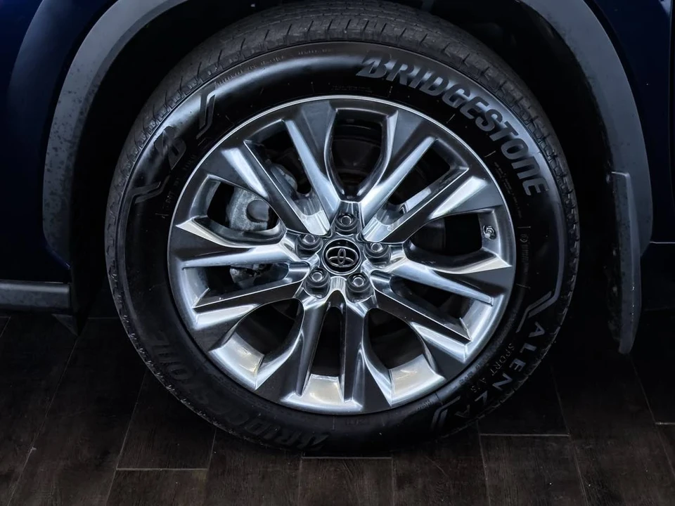 2023 Toyota Highlander - Image 20 of 21