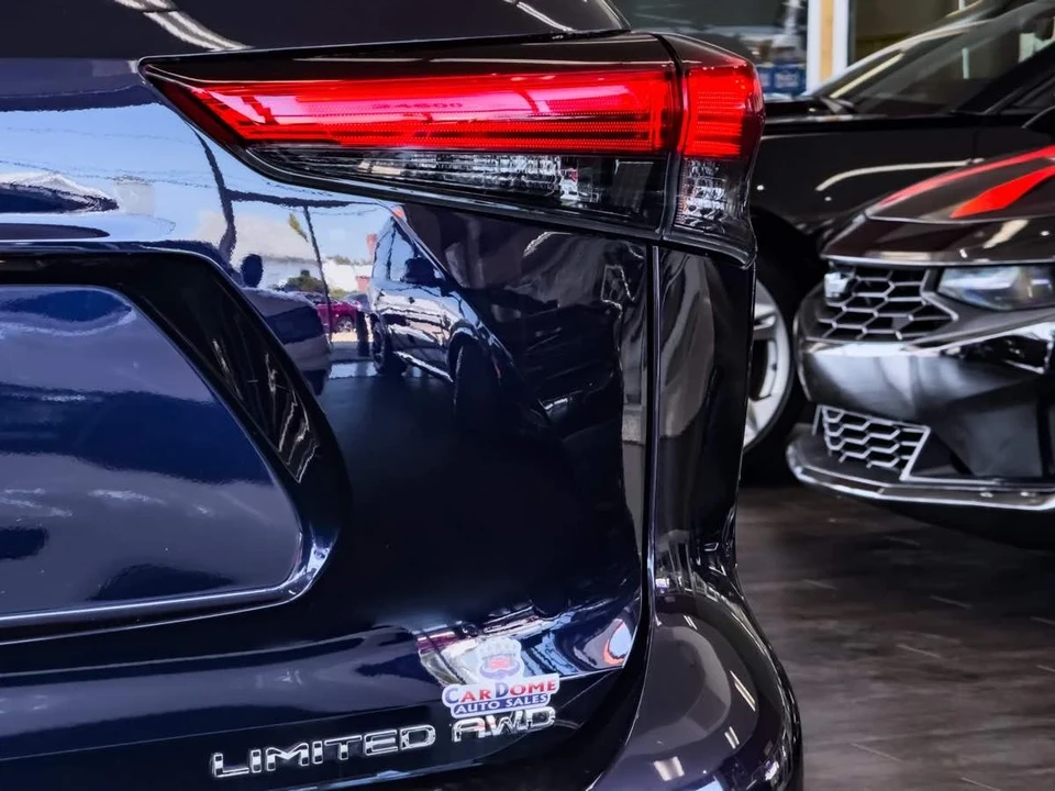 2023 Toyota Highlander - Image 18 of 21