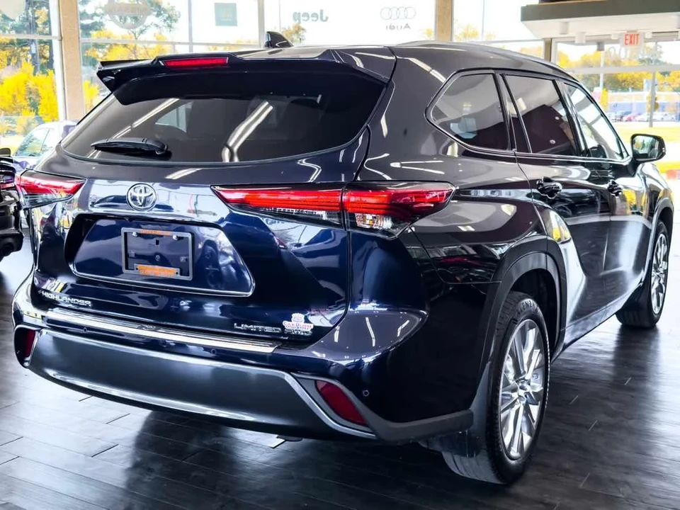 2023 Toyota Highlander - Image 13 of 21