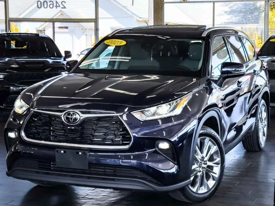 2023 Toyota Highlander - Image 4 of 21
