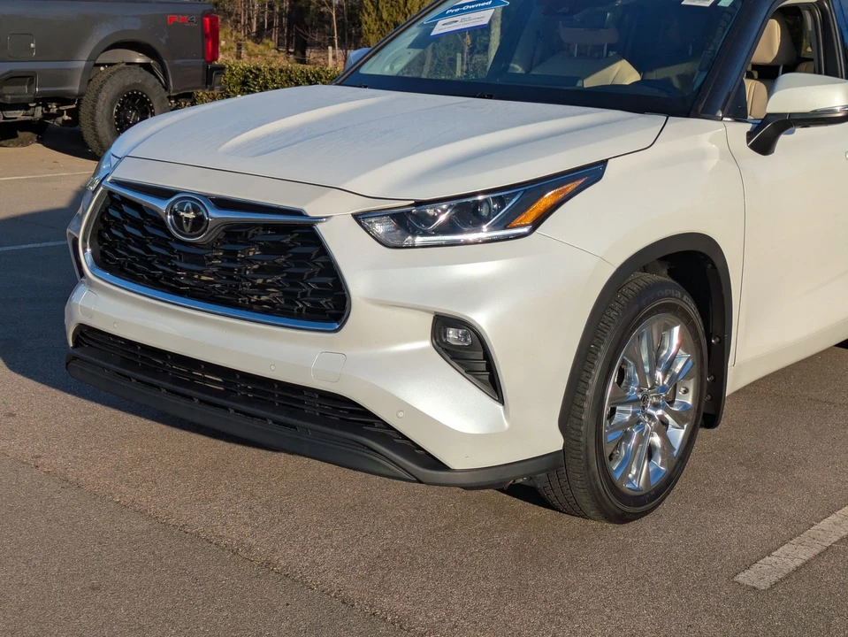 2023 Toyota Highlander - Image 10 of 21