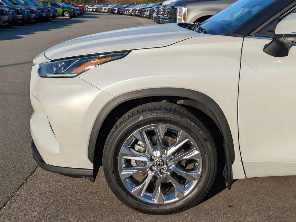 2023 Toyota Highlander - Image 11 of 21
