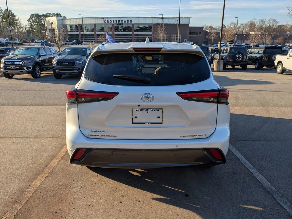 2023 Toyota Highlander - Image 5 of 12