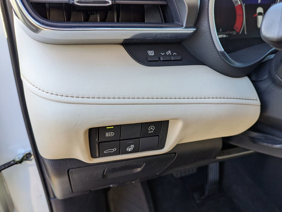 2023 Toyota Highlander - Image 17 of 21