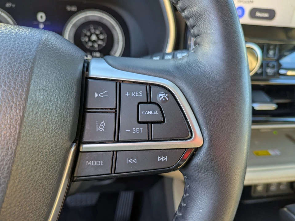 2023 Toyota Highlander - Image 19 of 21