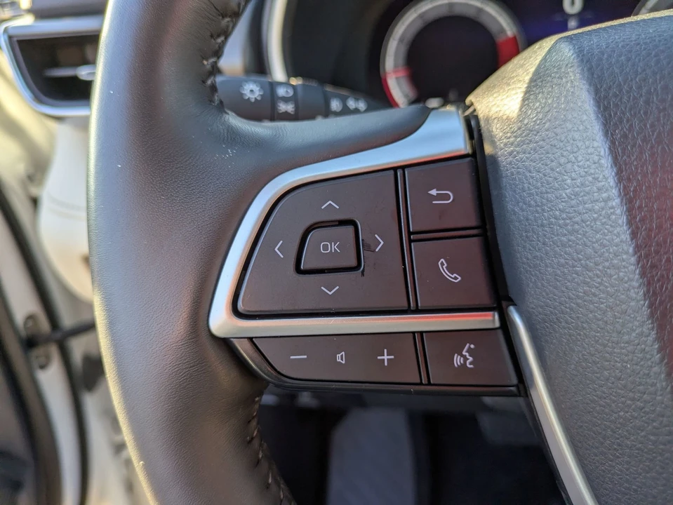 2023 Toyota Highlander - Image 18 of 21