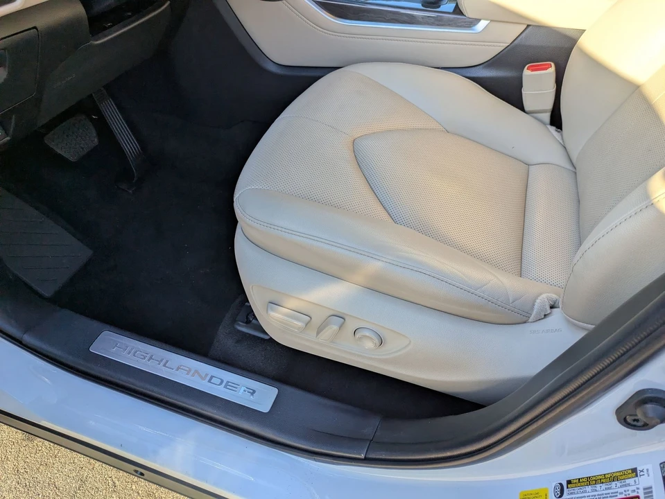 2023 Toyota Highlander - Image 13 of 21