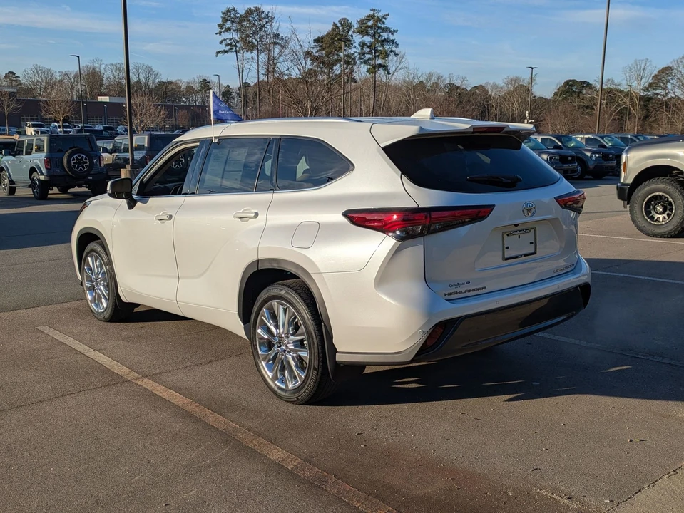 2023 Toyota Highlander - Image 6 of 21