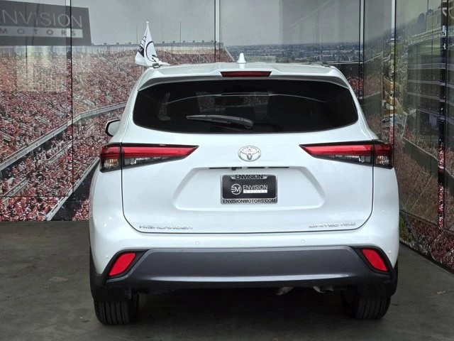 2023 Toyota Highlander - Image 7 of 12