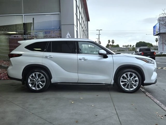 2023 Toyota Highlander - Image 4 of 12