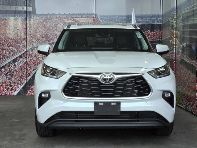 2023 Toyota Highlander - Image 3 of 12