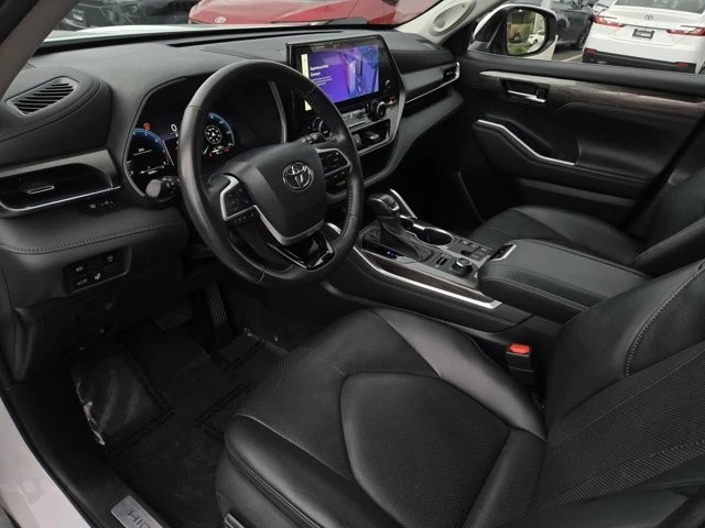 2023 Toyota Highlander - Image 8 of 12