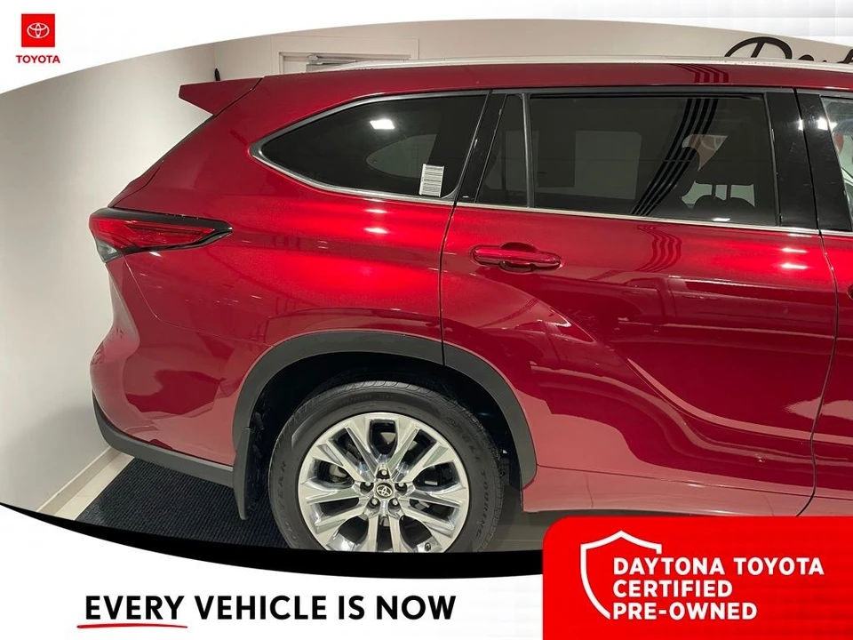 2023 Toyota Highlander - Image 9 of 10