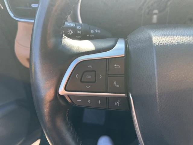 2023 Toyota Highlander - Image 10 of 12