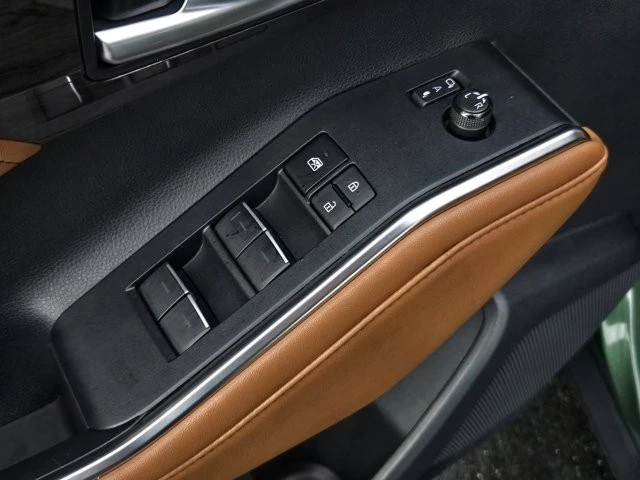2023 Toyota Highlander - Image 10 of 12