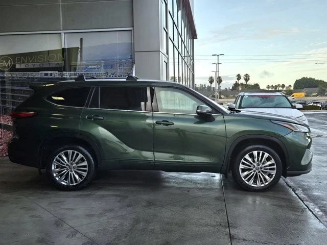 2023 Toyota Highlander - Image 4 of 12