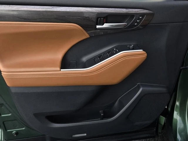 2023 Toyota Highlander - Image 9 of 12