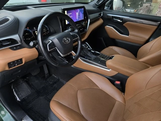 2023 Toyota Highlander - Image 8 of 12