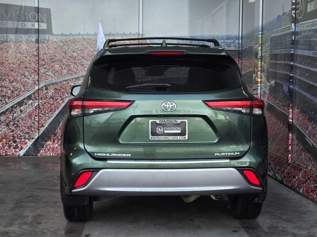 2023 Toyota Highlander - Image 7 of 12