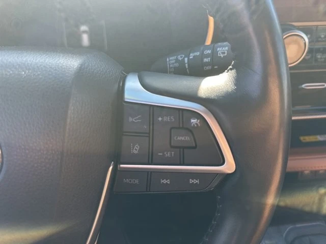 2023 Toyota Highlander - Image 11 of 12