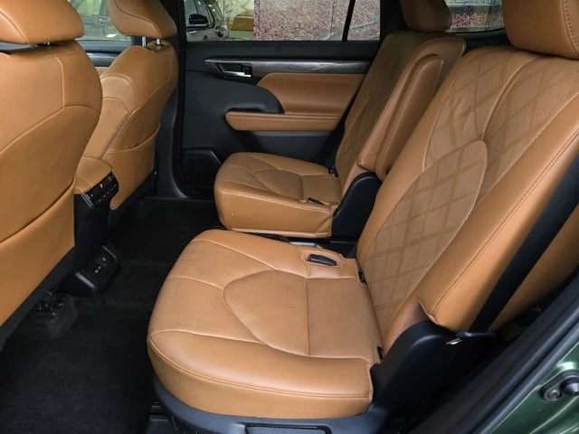 2023 Toyota Highlander - Image 11 of 12
