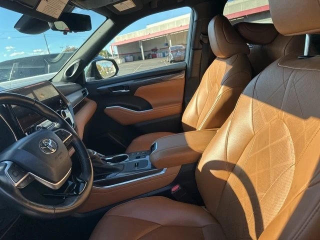 2023 Toyota Highlander - Image 7 of 12