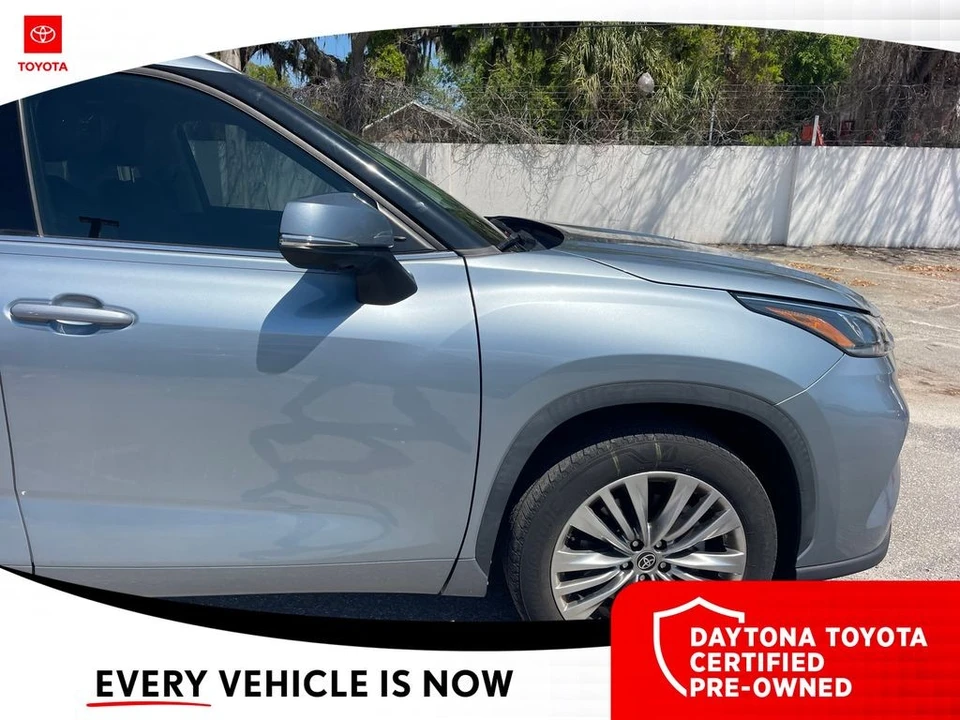 2023 Toyota Highlander - Image 9 of 10