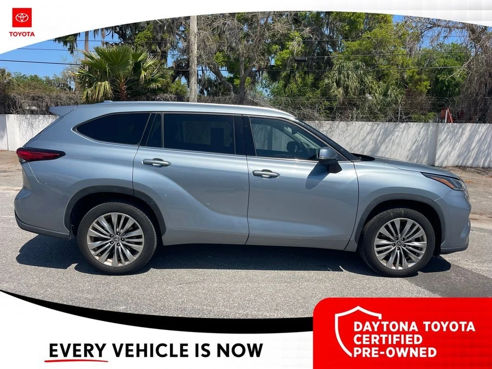 2023 Toyota Highlander - Image 2 of 10