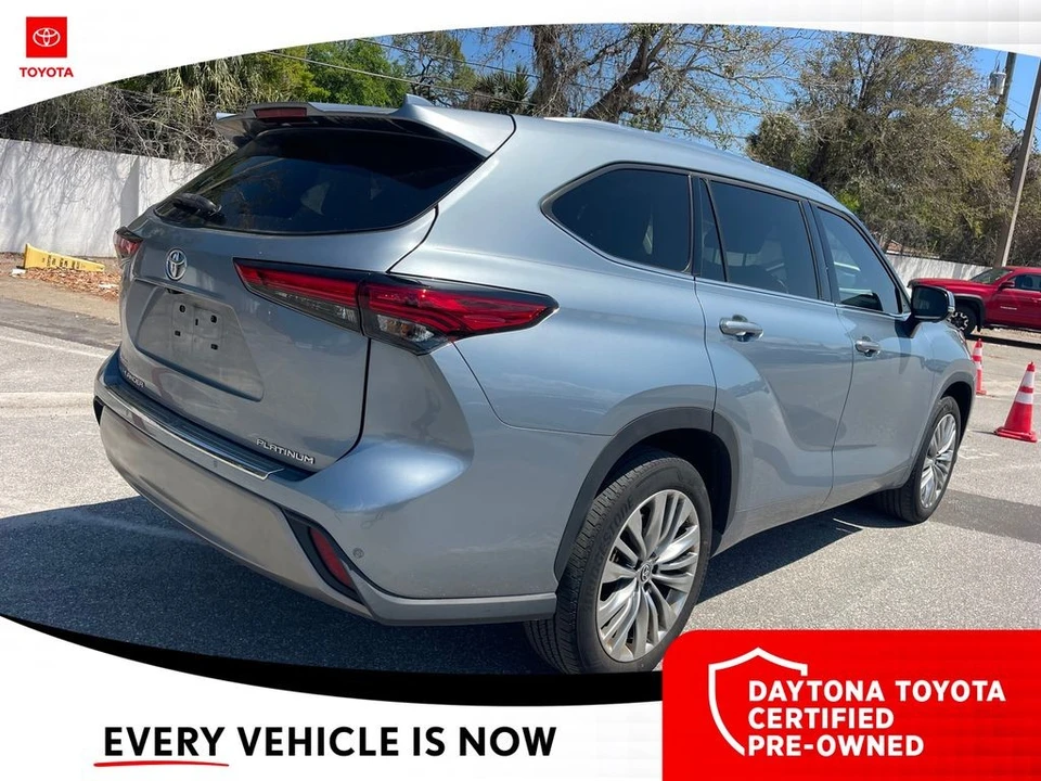 2023 Toyota Highlander - Image 5 of 10