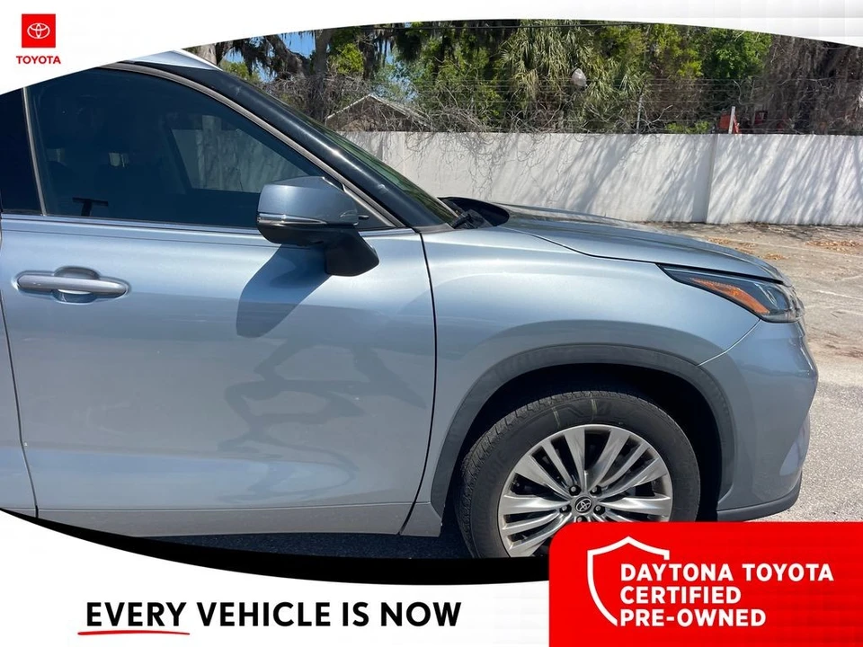 2023 Toyota Highlander - Image 4 of 10